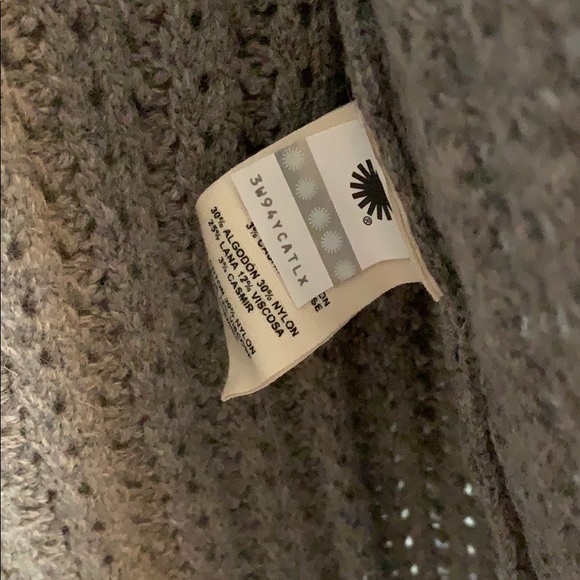 UGG RILEY Sweater NWT - Picture 4 of 8